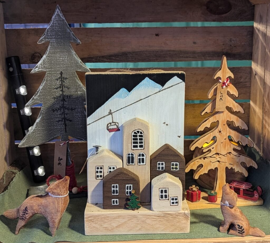 composition avec un paysage montaganard deux sapins et 2 loups hurlants