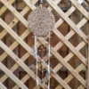 ar paille bleu 3 vue du cerclage rond en paille tressée naturelle et des perles en bois