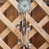 ar petit cerclage metal gris 3 Suspente centrale ornée de perles en bois céramique plumes et rubans assortis