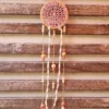ar petit rose coquillage 1 Petit attrape rêves bois napperon rose fait main avec rubans et suspente coquillage
