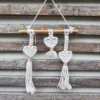 macramé 3 coeurs blanc 1 Petite suspension macramé cœurs faite main sur support droit en bambou avec 3 cœurs blanc crème