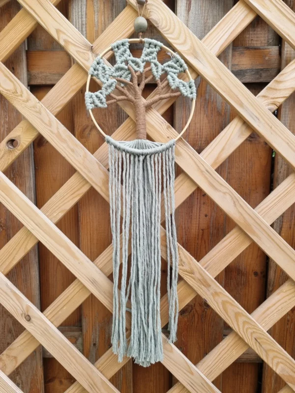 petit arbre de vie vert 3 Franges vertes et suspente centrale tressée sous le petit arbre de vie en macramé