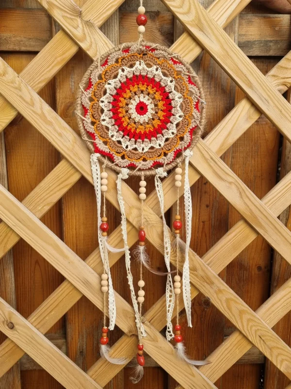 attrape reve corde rouge blanc orange plume perle ceramique 3 etombées de bandes de tissu blanc fluide sous l attrape rêve encordé