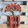 mac arbre brique 2 Suspension macramé arbre de vie tronc brun et feuillage brique sur cerclage en bois
