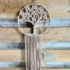 Petite suspension macramé arbre de vie tronc brun clair et feuillage brun sur cerclage en bois avec tresse et retombées brunes