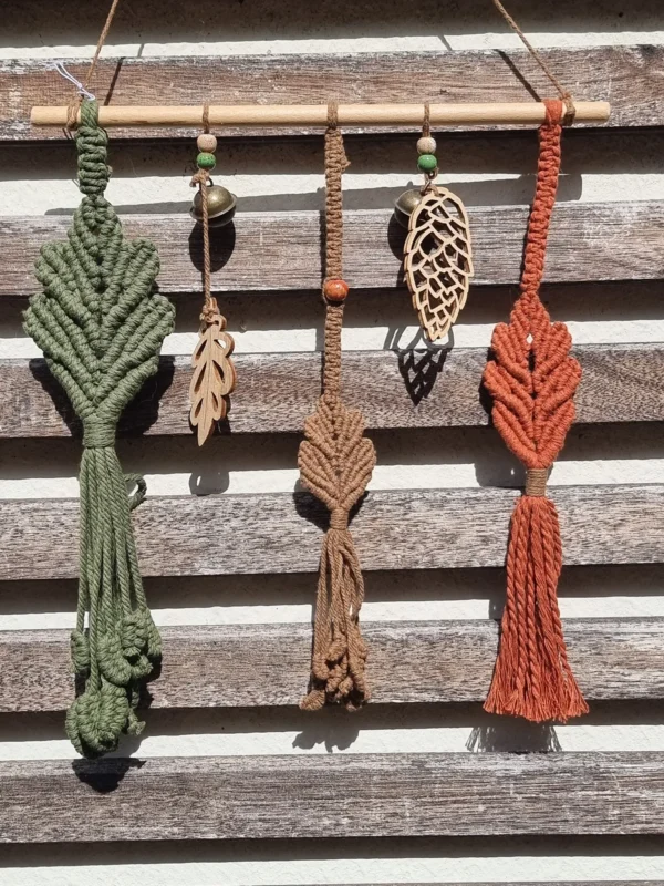 petit suspension feuilles melangé bois et macramé clochettes 1 etit-suspension-feuilles-melange-bois-et-macrame-clochettes-1