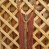 suspension-fleur-rouge-brune-tresse-verte